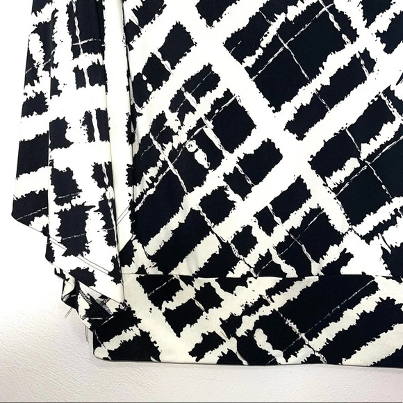 Chico’s Black & Cream Abstract Print Flutter Sleeve Blouse 0 Small Women’s - Picture 6 of 12